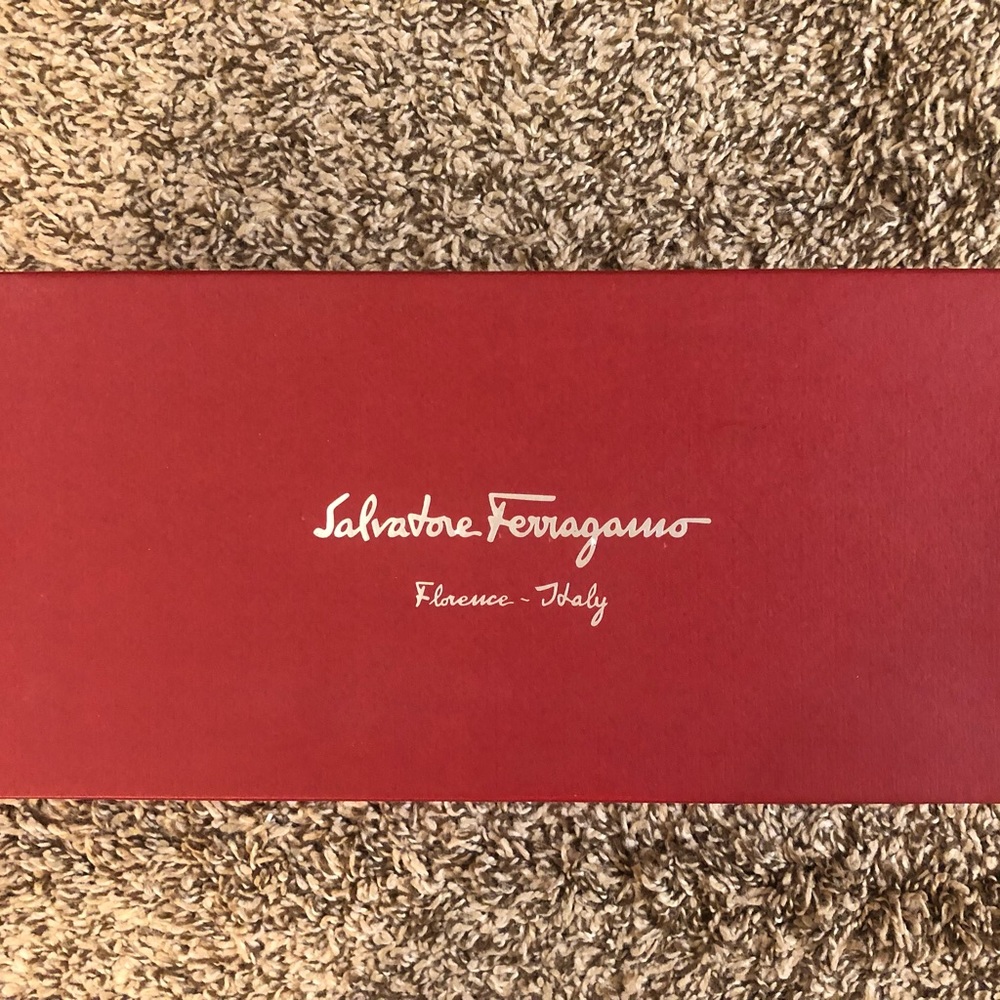 Like-new FERRAGAMO Varina Ballet Flats - Picture 13 of 14